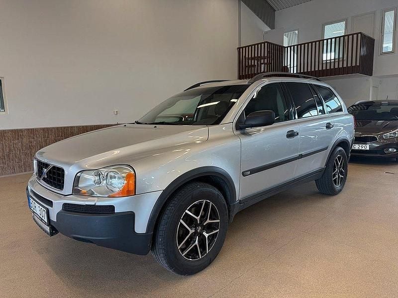 Silver Begagnad 2004 Volvo XC90 SUV | 49 900 kr (Superpris) - Bild 1/4