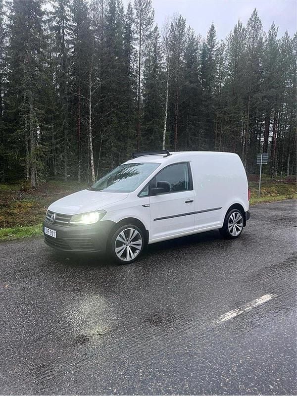 Vit Begagnad 2017 VW Caddy Minibuss | 104 900 kr (Lite dyr) - Bild 1/1