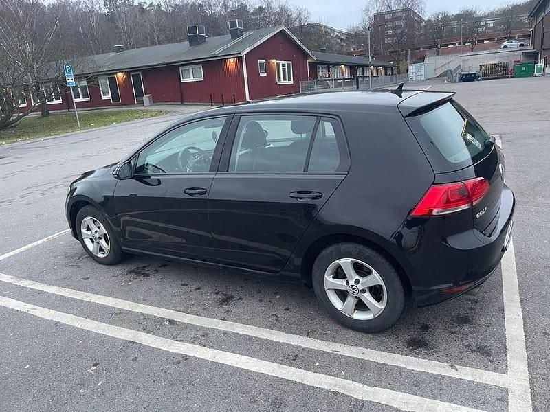 Begagnad VW Golf VII 110 HK (80 kW) 2017 Halvkombi