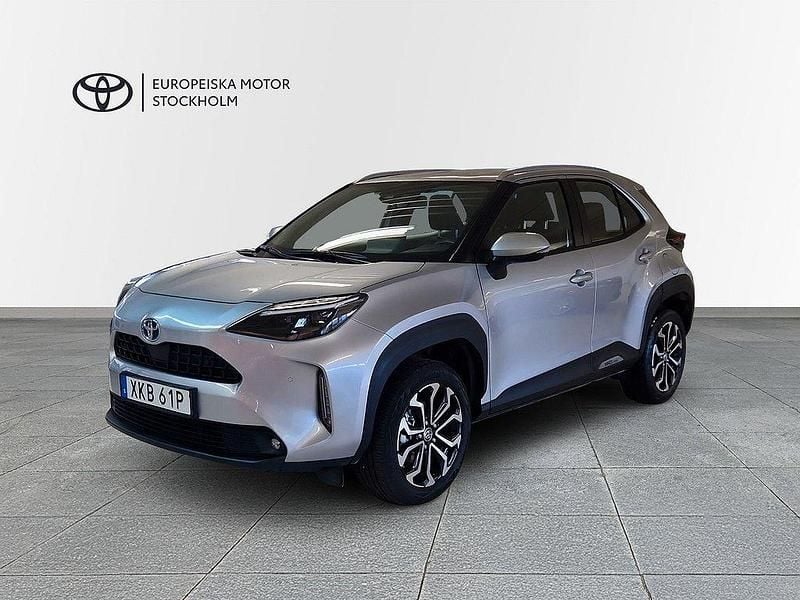 Silver Begagnad 2022 Toyota Yaris Cross Active SUV | 274 900 kr (Marknadspris) - Bild 1/4