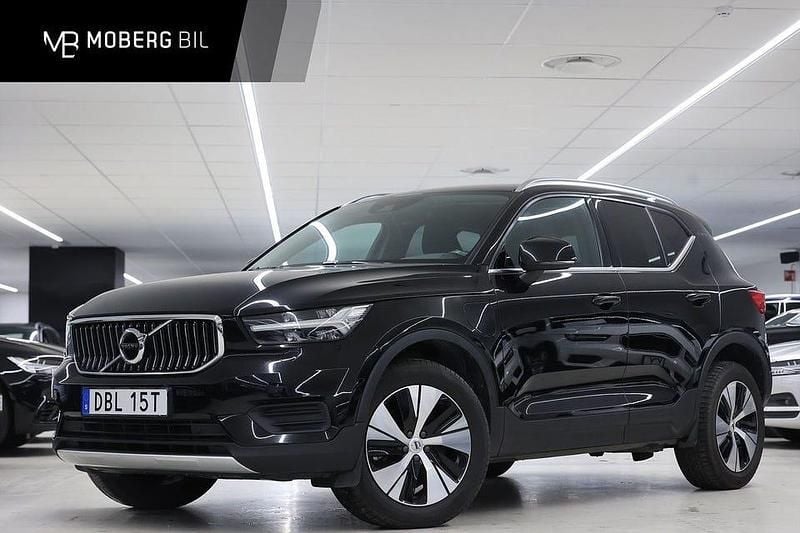 Svart Begagnad 2022 Volvo XC40 Momentum SUV | 309 900 kr (Marknadspris) - Bild 1/3