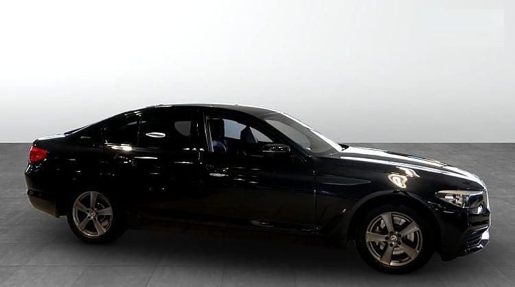 Svart Begagnad 2019 BMW 530e iPerformance Sedan | 229 500 kr (Bra pris) - Bild 1/4