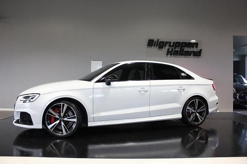 Vit Begagnad 2018 Audi RS3 Sedan | 449 900 kr (Marknadspris) - Bild 1/4