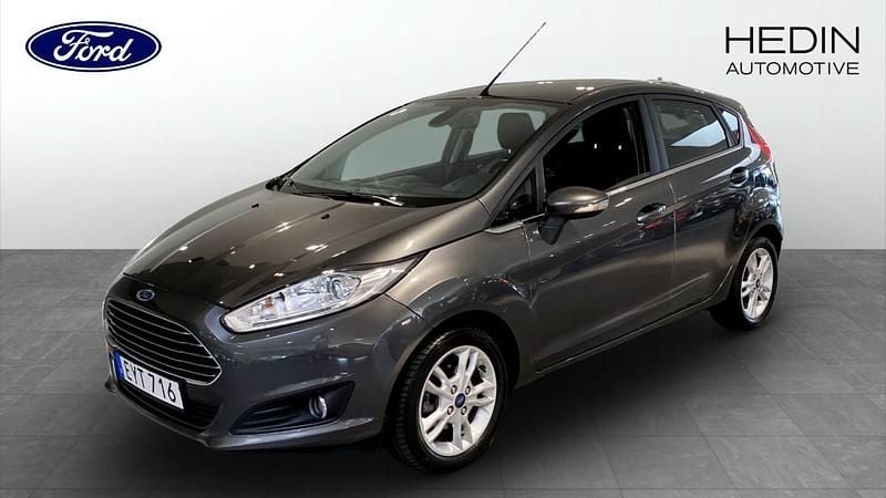 Begagnad 2017 Ford Fiesta Titanium Halvkombi | 139 900 kr (Marknadspris) - Bild 1/4