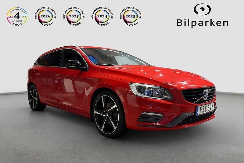 Röd Begagnad 2015 Volvo V60 R-Design Kombi | 159 990 kr (Lite dyr) - Bild 1/4