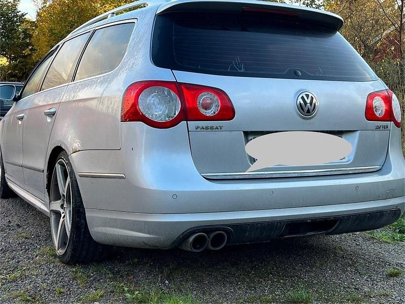 Silver Begagnad 2010 VW Passat Sportline Kombi | 35 000 kr (Bra pris) - Bild 1/4