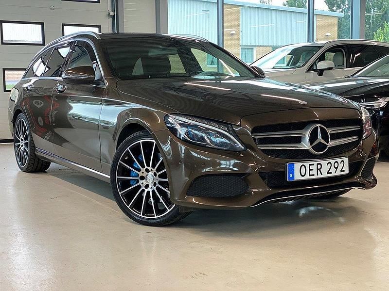 Mörkbrun Begagnad 2016 Mercedes C350e Avantgarde Kombi | 189 900 kr - Bild 1/4