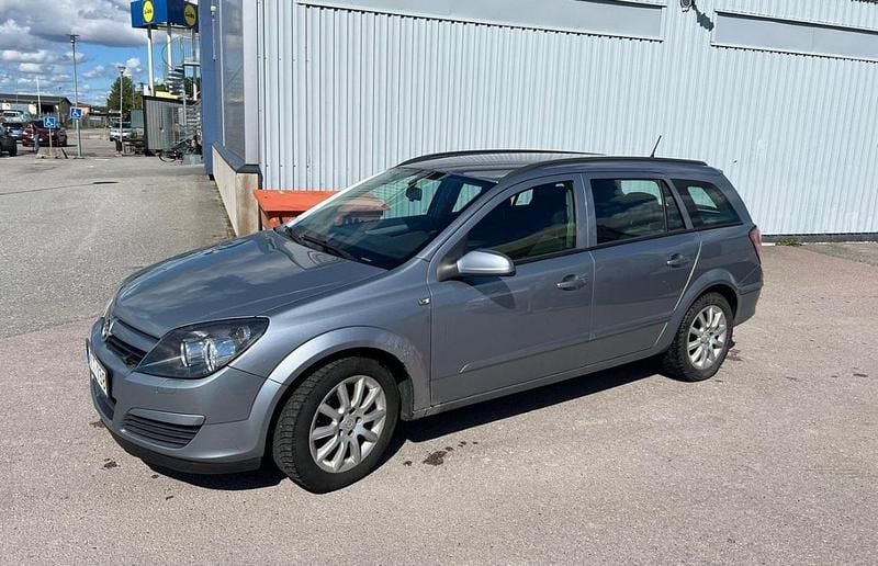 Grå Begagnad 2005 Opel Astra Kombi | 10 000 kr (Bra pris) - Bild 1/4