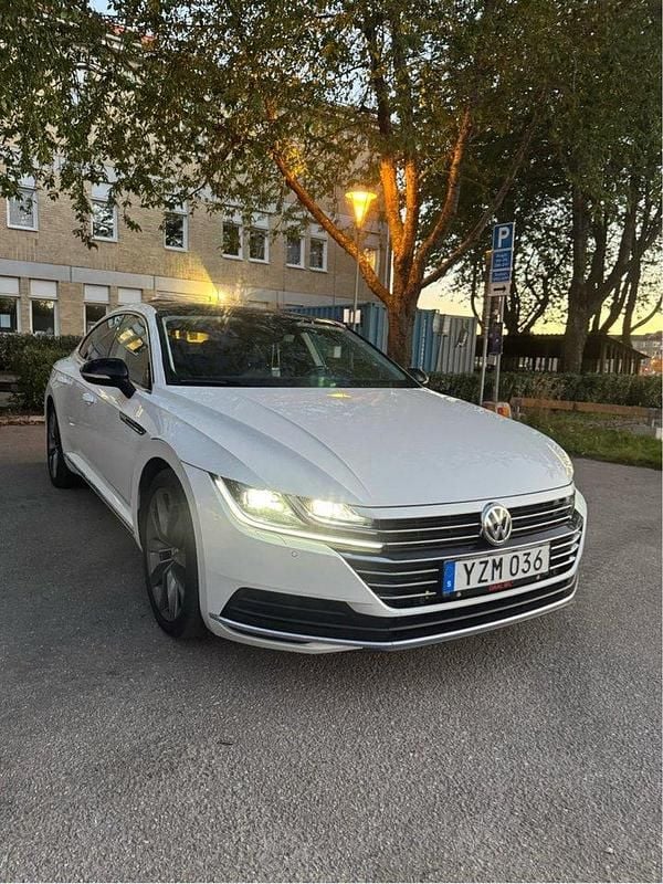 Vit Begagnad 2017 VW Arteon GTS Halvkombi | 255 000 kr (Marknadspris) - Bild 1/4