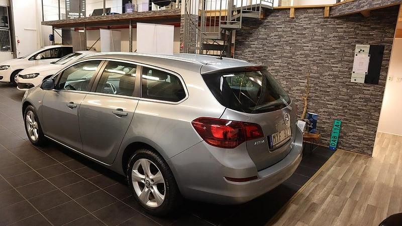 Begagnad Opel Astra 131 HK (96 kW) 2012 Grå Kombi