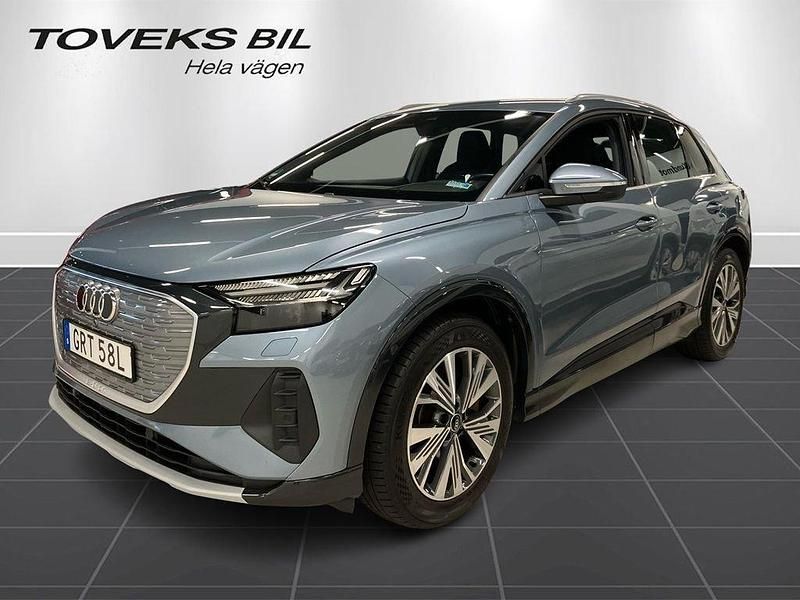 Gejserblå metallic Begagnad 2022 Audi Q4 e-tron Advanced SUV | 339 000 kr (Dyr) - Bild 1/4