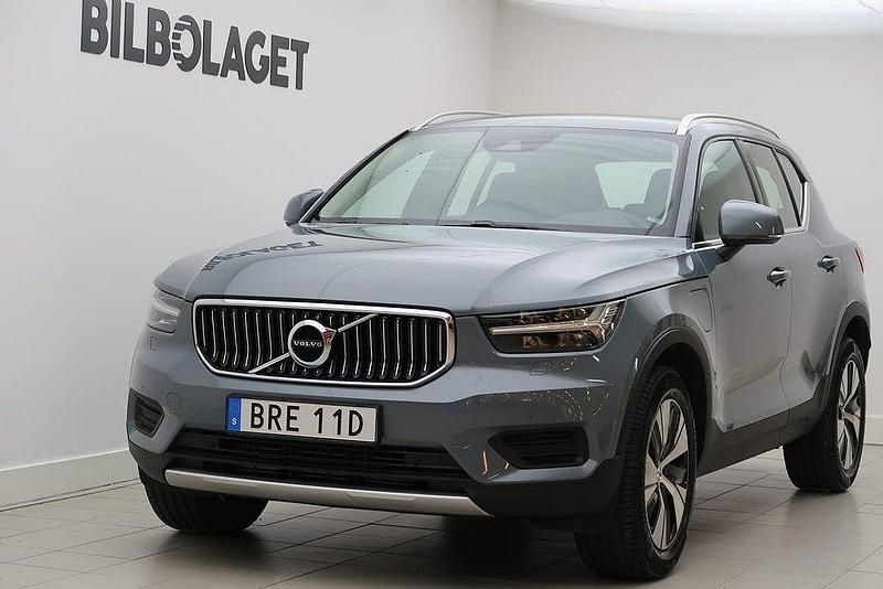 Grå Begagnad 2021 Volvo XC40 Inscription SUV | 379 800 kr (Marknadspris) - Bild 1/4