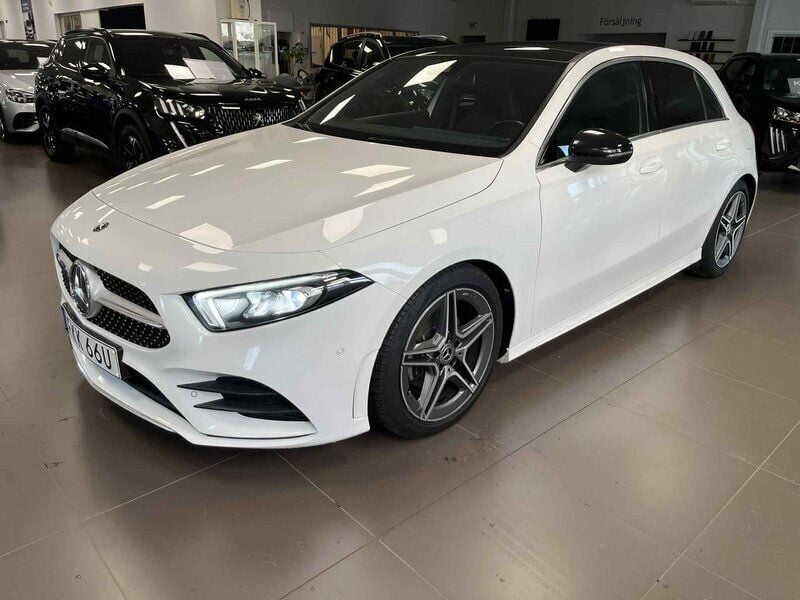 Vit Begagnad 2019 Mercedes A180 AMG Halvkombi | 219 000 kr (Marknadspris) - Bild 1/4