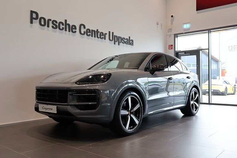 Grå Begagnad 2024 Porsche Cayenne SUV | 1 495 000 kr - Bild 1/4