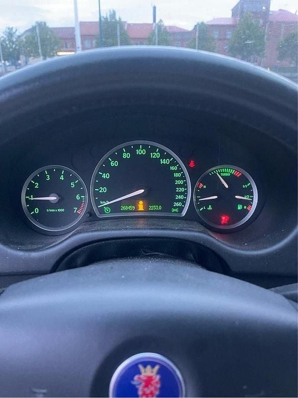 Grå Begagnad 2005 Saab 9-3 Linear Sedan | 8 000 kr (Superpris) - Bild 1/4