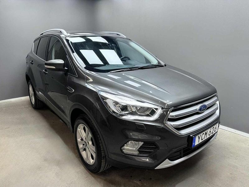 Grå Begagnad 2018 Ford Kuga SUV | 139 900 kr (Superpris) - Bild 1/4