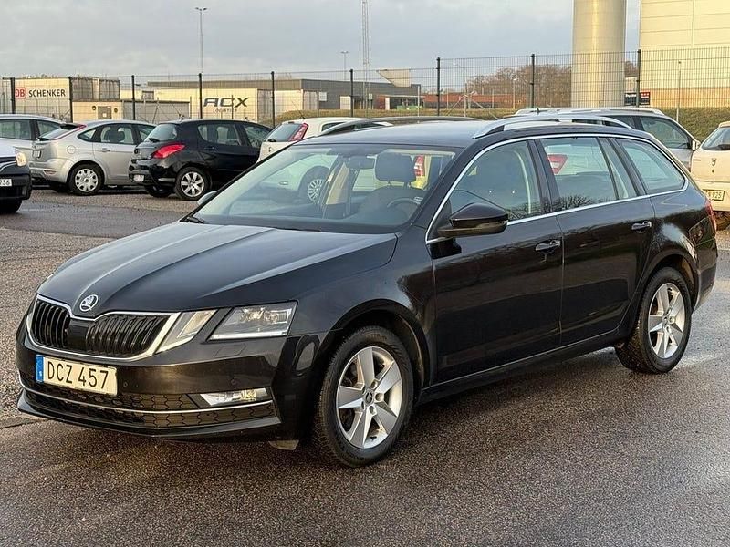 Svart Begagnad 2018 Skoda Octavia Style Kombi | 169 800 kr (Dyr) - Bild 1/4