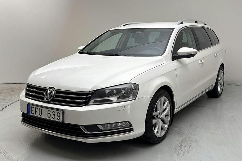 Vit Begagnad 2013 VW Passat | 63 000 kr (Bra pris) - Bild 1/4