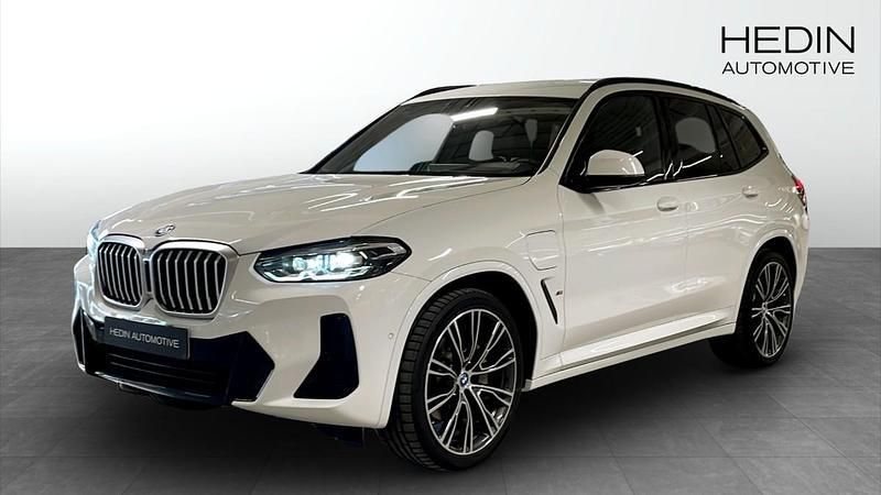 Vit (white) Begagnad 2023 BMW X3 M Sport SUV | 424 700 kr (Bra pris) - Bild 1/4