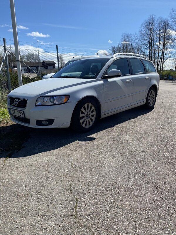 Vit Begagnad 2012 Volvo V50 Momentum Kombi | 43 000 kr (Lite dyr) - Bild 1/2