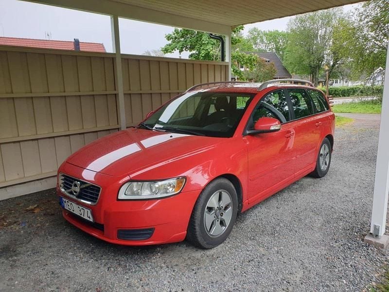 Röd Begagnad 2012 Volvo V50 Kinetic Kombi | 79 000 kr (Lite dyr) - Bild 1/4