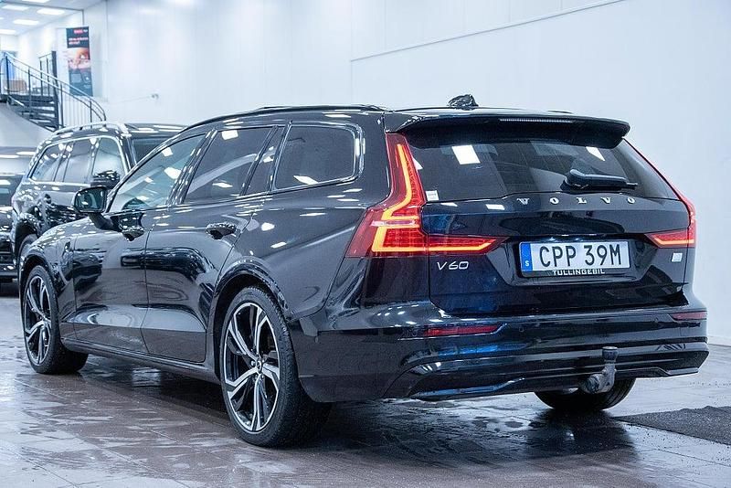 Begagnad Volvo V60 R-Design 253 HK (186 kW) 2022 Svart Kombi