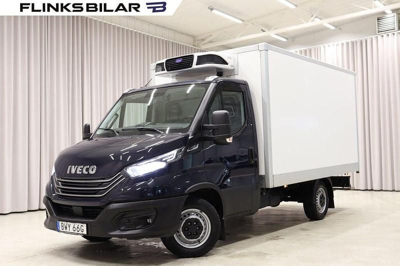 Flerfärgad Begagnad 2023 Iveco Daily Van | 399 875 kr (Marknadspris) - Bild 1/4