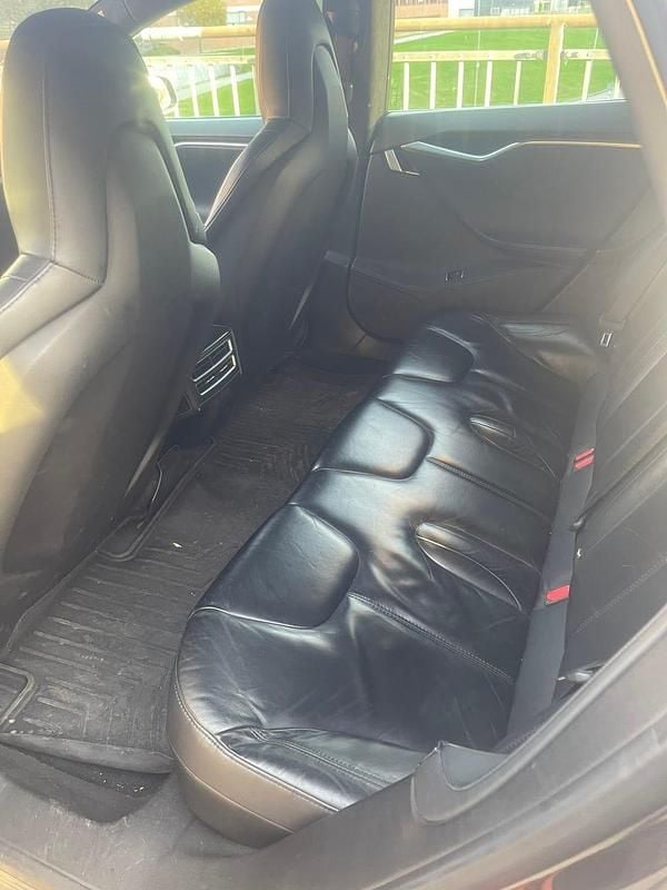 Begagnad 2015 Tesla Model S Halvkombi | 109 000 kr (Marknadspris) - Bild 1/4