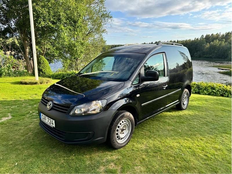 Svart Begagnad 2014 VW Caddy Minibuss | 60 000 kr (Marknadspris) - Bild 1/4