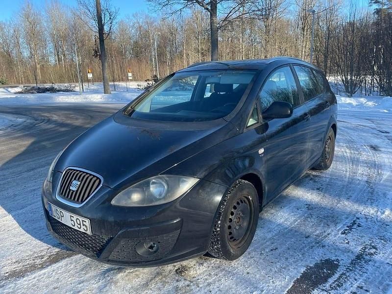 Begagnad Seat Altea XL 105 HK (77 kW) 2011 Minibuss