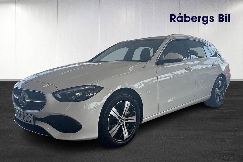 Vit Begagnad 2022 Mercedes C300e Kombi | 359 800 kr (Marknadspris) - Bild 1/4