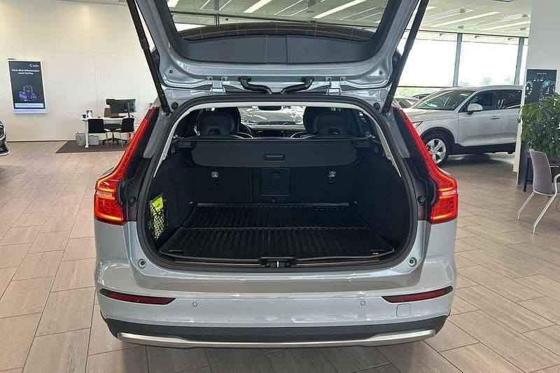 Grå Begagnad 2024 Volvo V60 CC Plus Kombi | 469 900 kr (Bra pris) - Bild 1/1