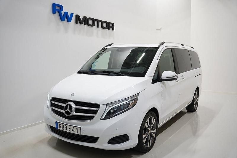 Vit Begagnad 2017 Mercedes V220 Minibuss | 364 900 kr (Bra pris) - Bild 1/4