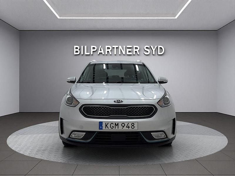Grå Begagnad 2018 Kia Niro Advance SUV | 169 900 kr (Marknadspris) - Bild 1/4