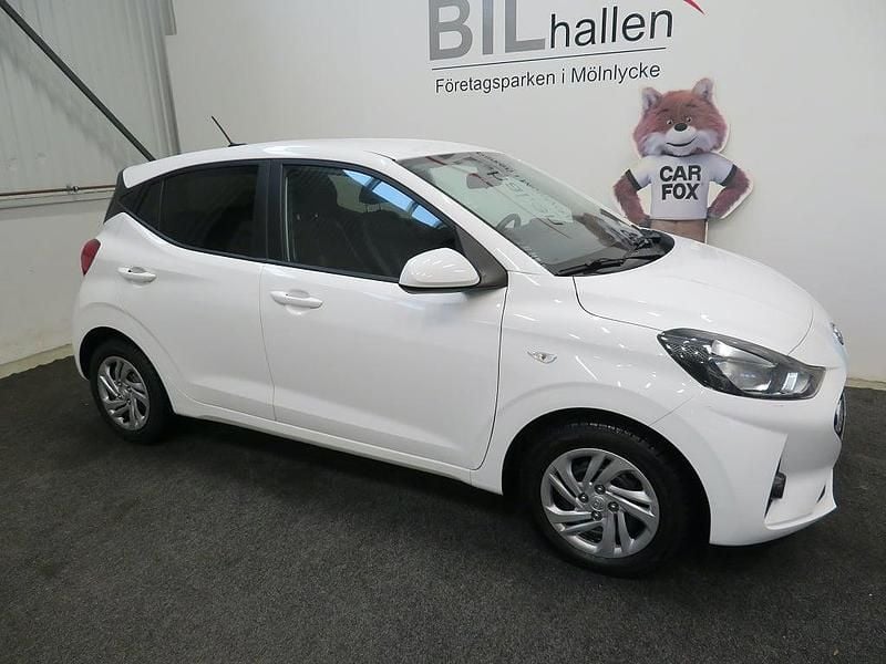 Begagnad Hyundai i10 Essential 67 HK (49 kW) 2022 Vit Halvkombi