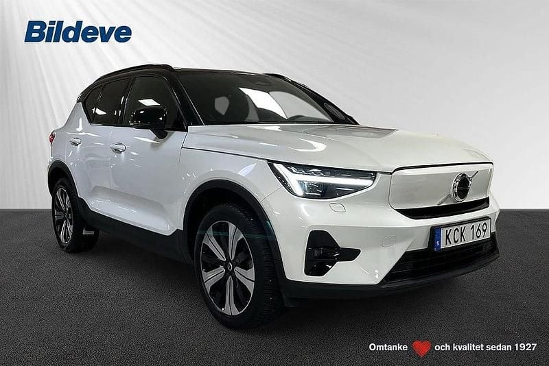 Vit Begagnad 2022 Volvo XC40 Plus SUV | 339 900 kr - Bild 1/4