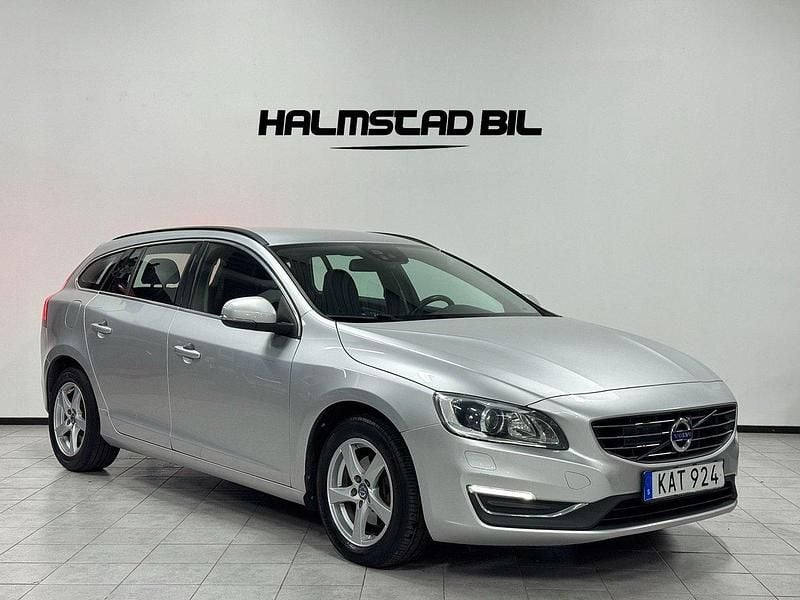 Silver Begagnad 2015 Volvo V60 Kombi | 159 500 kr (Marknadspris) - Bild 1/4