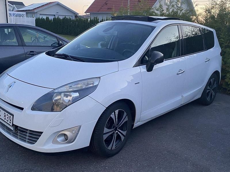 Vit Begagnad 2012 Renault Grand Scénic III Bose Edition Minibuss | 42 000 kr (Bra pris) - Bild 1/2