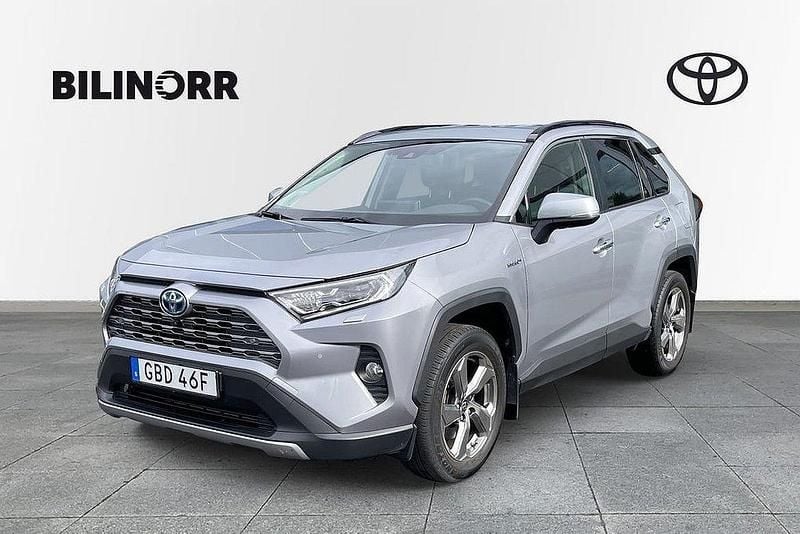 Silver Begagnad 2019 Toyota RAV4 Hybrid Executive SUV | 329 900 kr (Marknadspris) - Bild 1/4