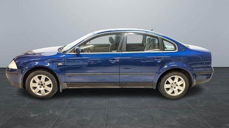 Begagnad VW Passat 103 HK (75 kW) 2001 Blå Sedan