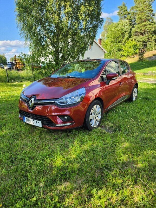Begagnad 2017 Renault Clio IV Zen Halvkombi | 72 900 kr (Marknadspris) - Bild 1/4