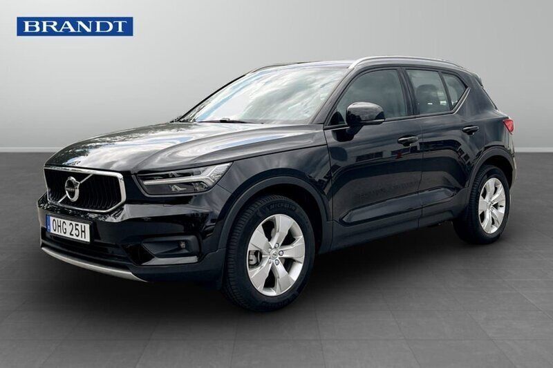 Svart Begagnad 2022 Volvo XC40 Core SUV | 354 900 kr (Bra pris) - Bild 1/4