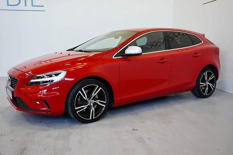 Begagnad Volvo V40 R-Design 190 HK (139 kW) 2017 Röd