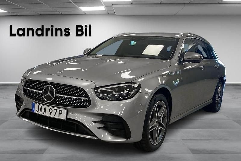 Silver (mojavesilver metallic) Begagnad 2023 Mercedes E300 AMG Kombi | 469 000 kr (Bra pris) - Bild 1/4