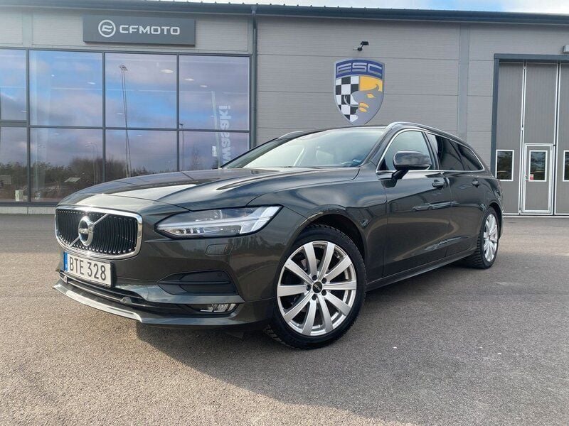 Mörkgrå (grå) Begagnad 2019 Volvo V90 Momentum Kombi | 249 900 kr (Marknadspris) - Bild 1/4