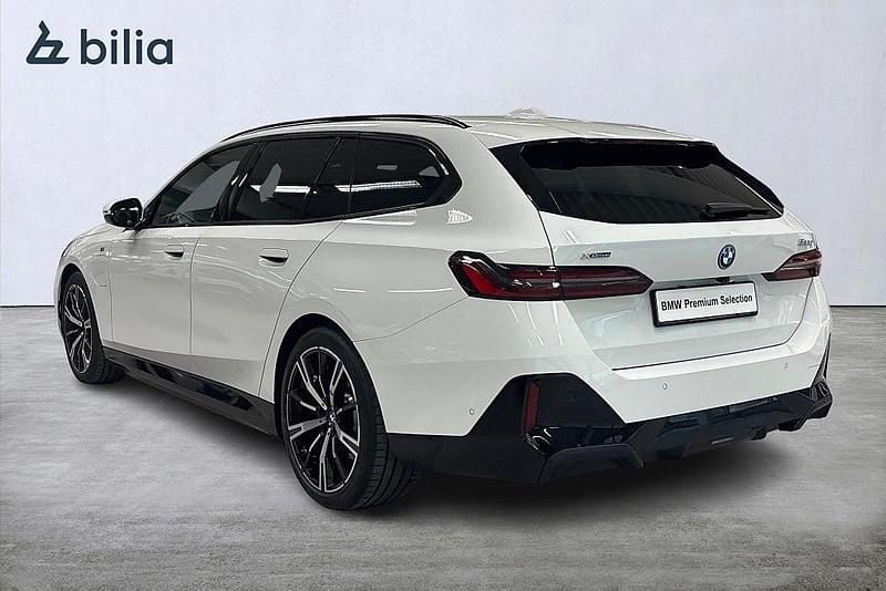 Begagnad BMW 530e M Sport 299 HK (219 kW) 2025 Vit (alpinvit) Kombi
