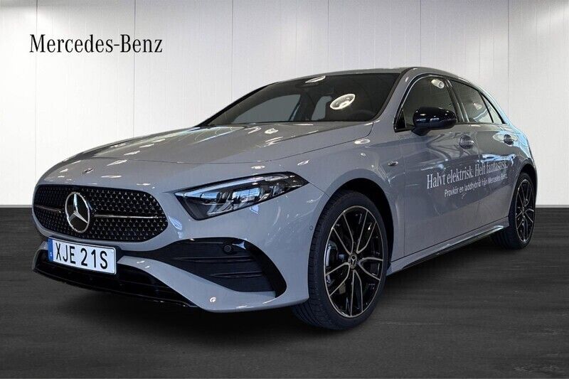 Begagnad 2025 Mercedes A250 Advanced Halvkombi | 467 900 kr - Bild 1/4