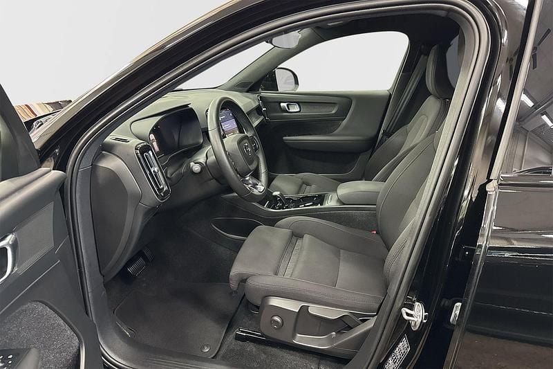 Begagnad Volvo XC40 Single Motor 175 kW (238 HK) 2023 Svart SUV