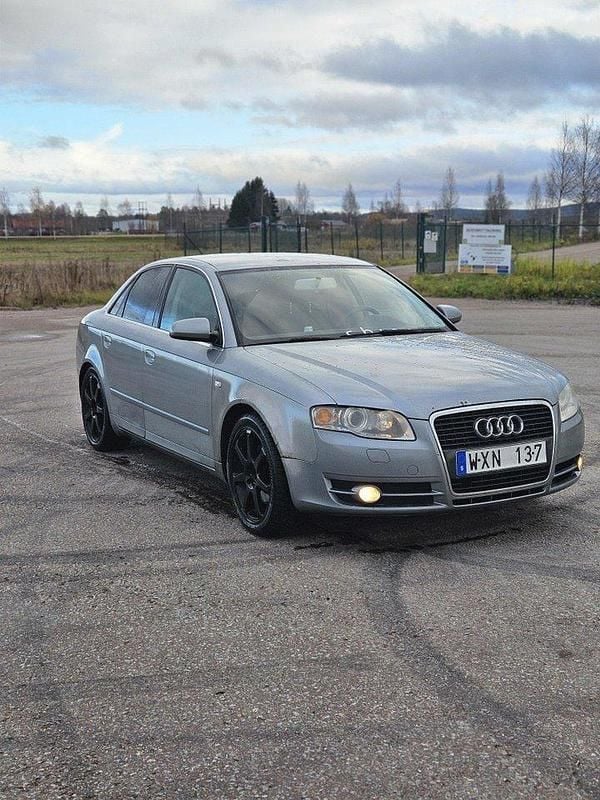 Grå Begagnad 2005 Audi A4 Sedan | 21 000 kr (Bra pris) - Bild 1/4