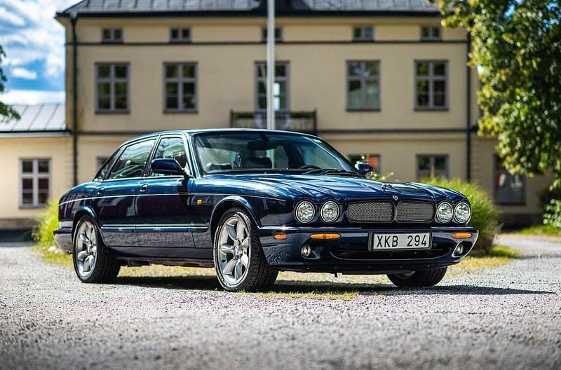 Blå Begagnad 2001 Jaguar XJR Sedan | 249 000 kr - Bild 1/4